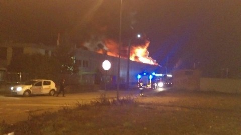 La Vedetta Lombarda Fiamme Sulla Varesina, Brucia Deposito Di Integratori Alimentari. (2)