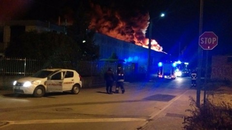 La Vedetta Lombarda Fiamme Sulla Varesina, Brucia Deposito Di Integratori Alimentari. (3)